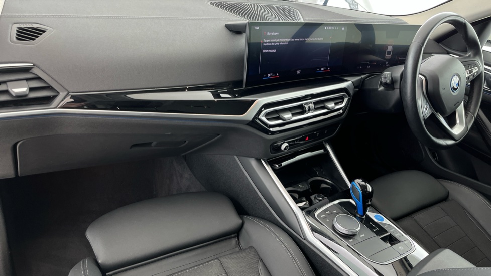 BMW I4 Image 10