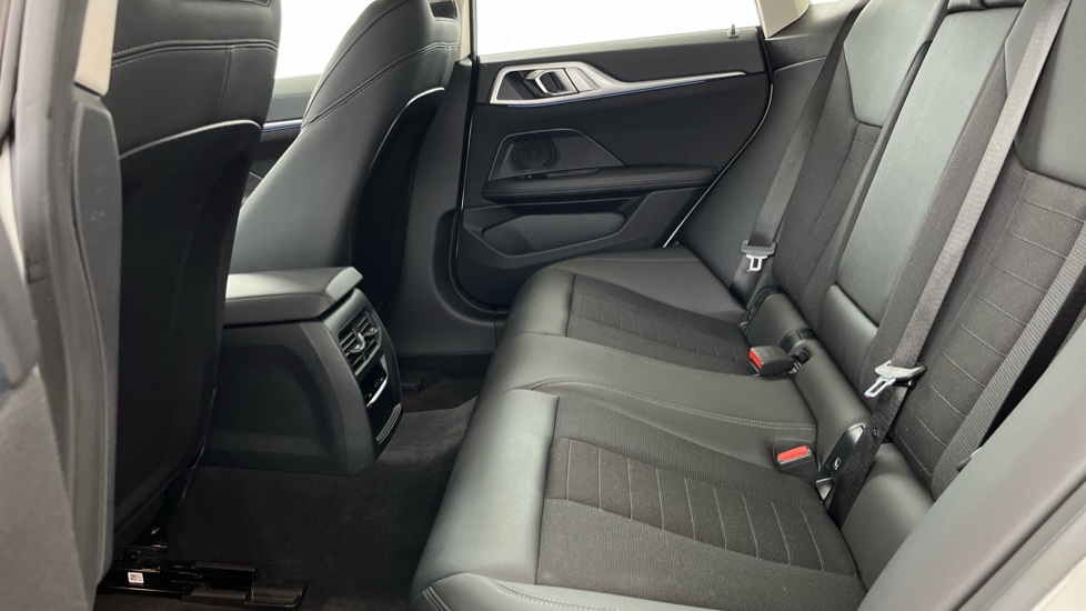 BMW I4 Image 14