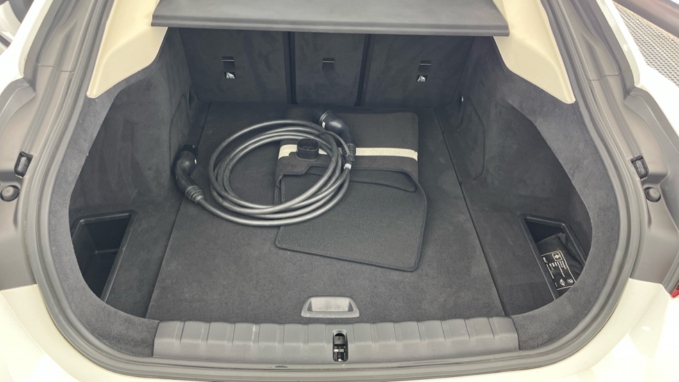 BMW I4 Image 15
