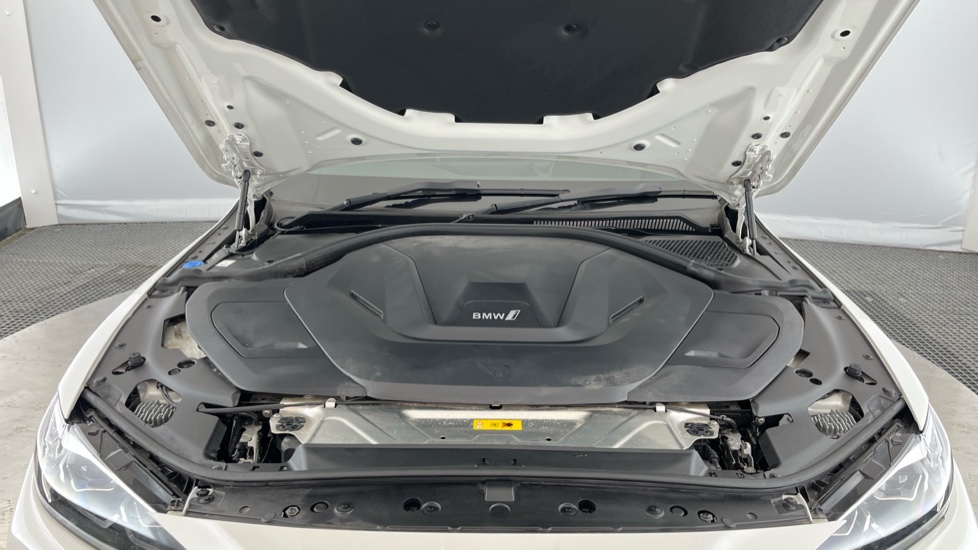 BMW I4 Image 16