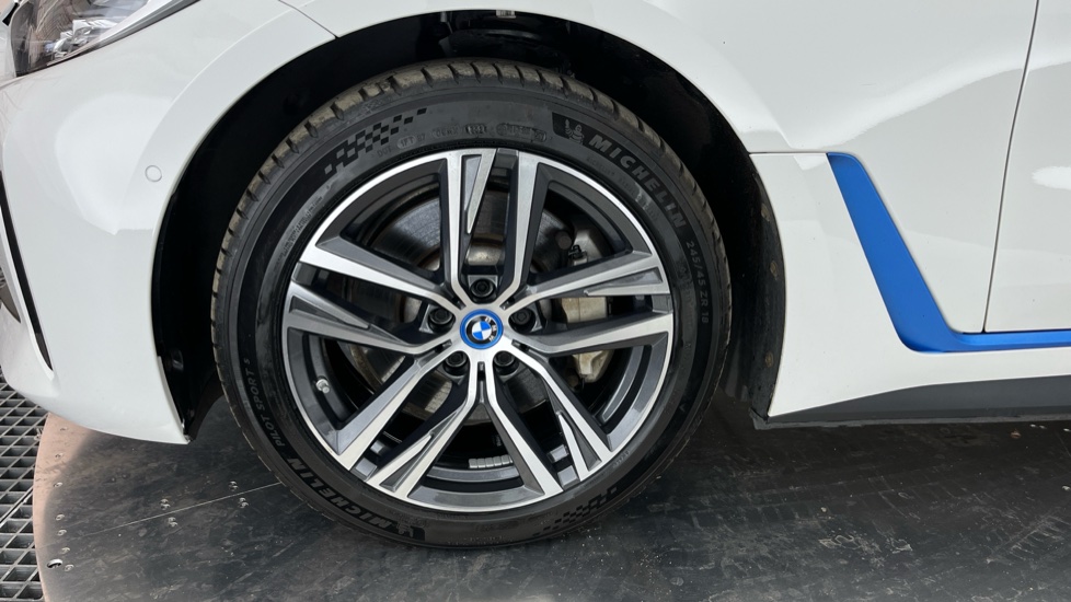 BMW I4 Image 17