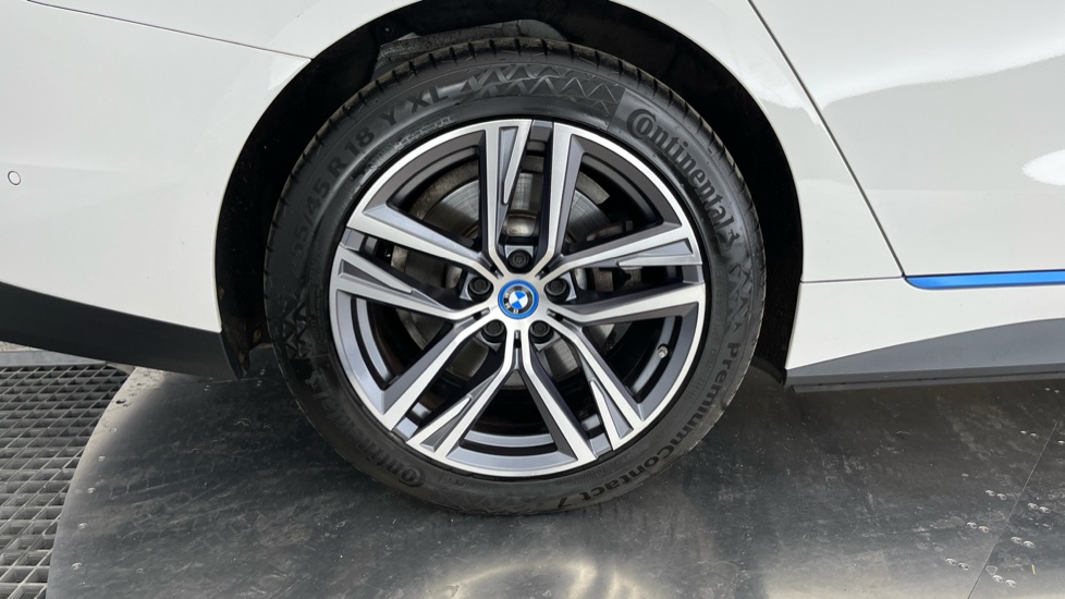 BMW I4 Image 19