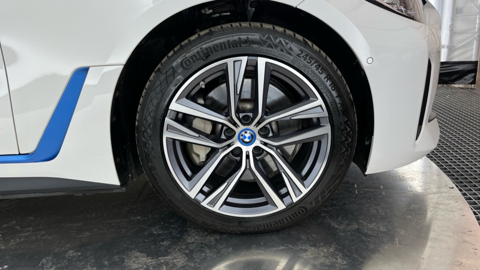 BMW I4 Image 20