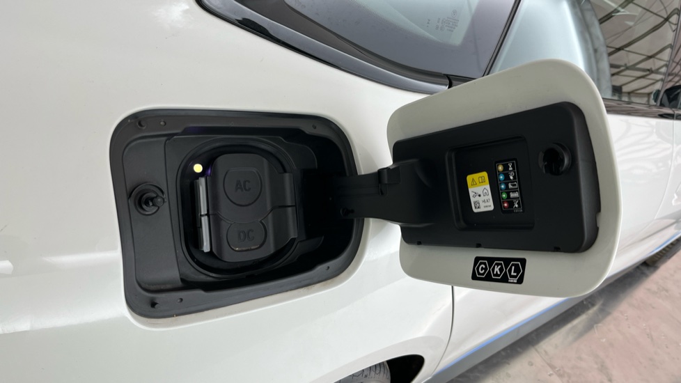 BMW I4 Image 21