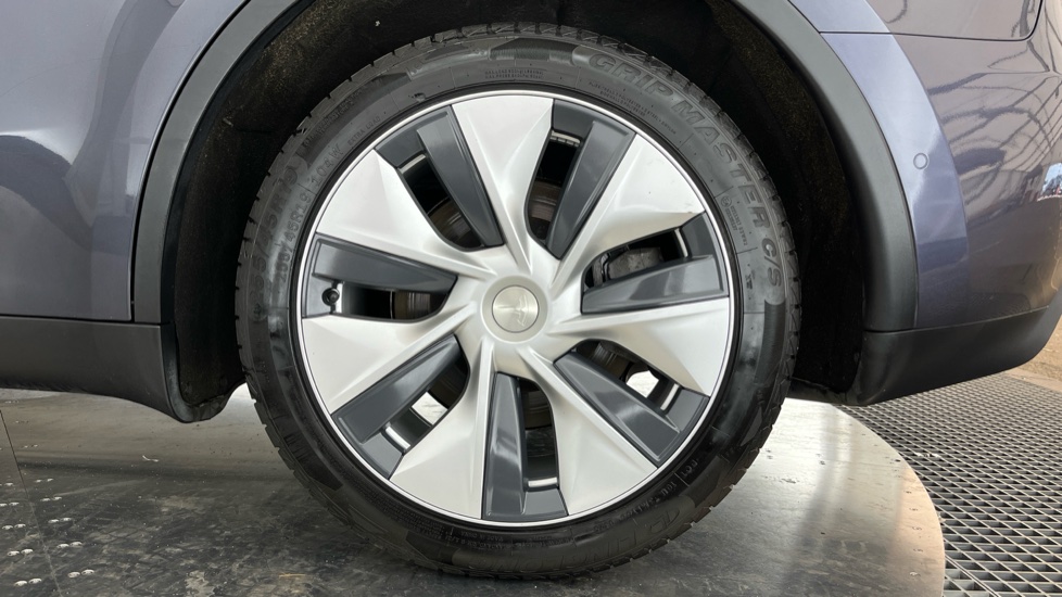 TESLA MODEL Y Image 18