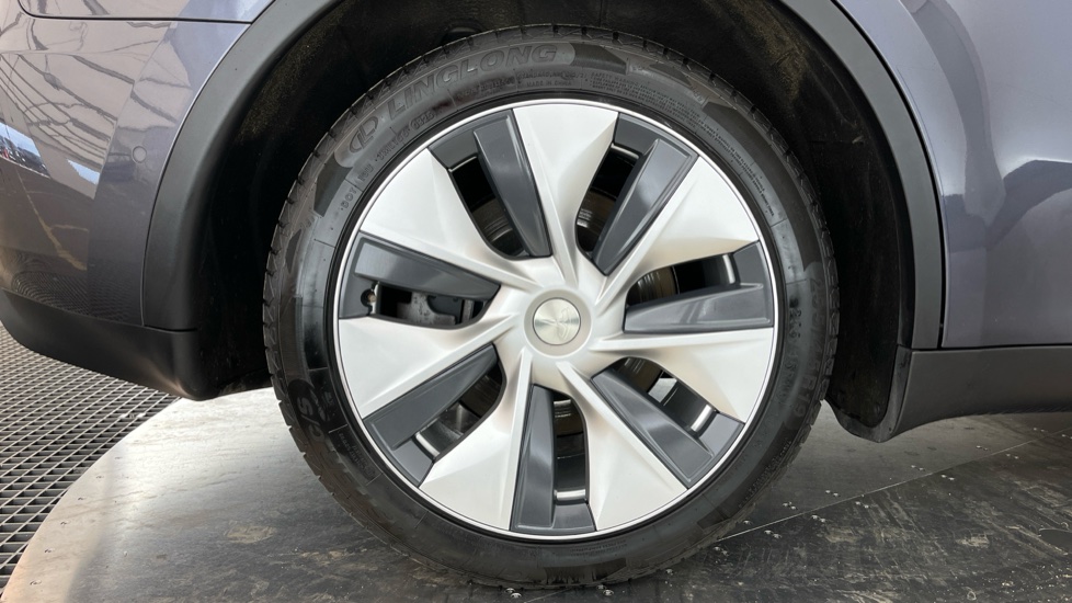 TESLA MODEL Y Image 19