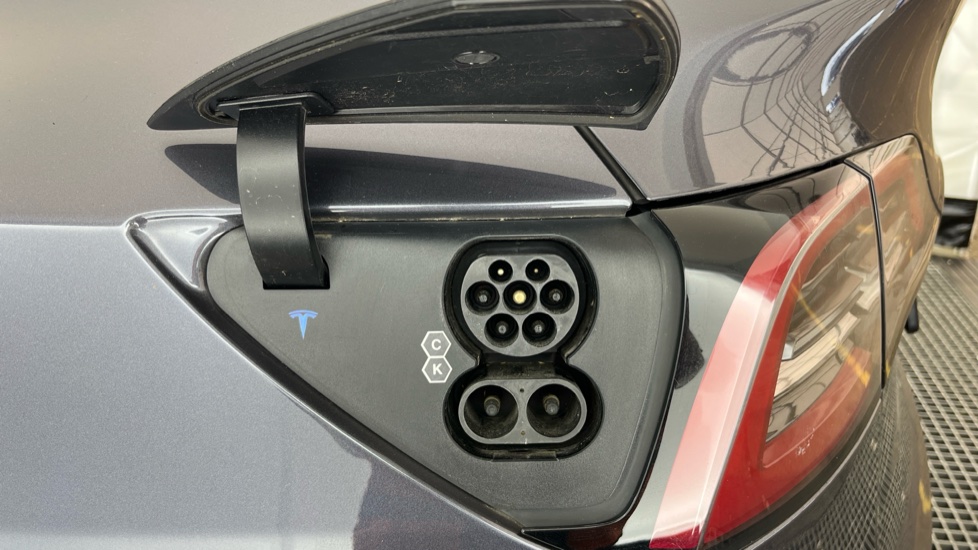 TESLA MODEL Y Image 21