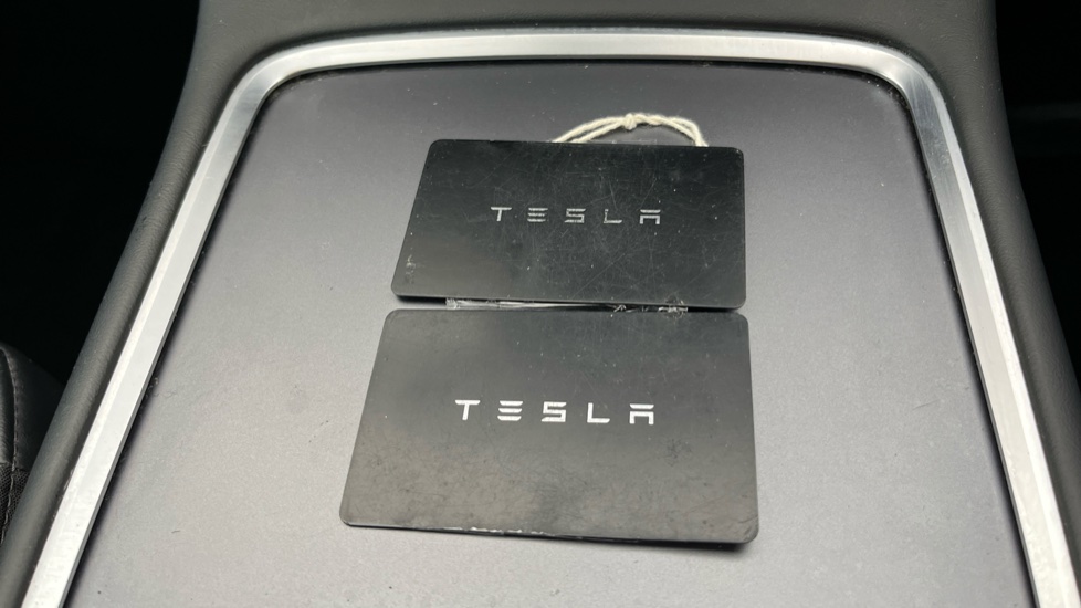 TESLA MODEL Y 2 keys available