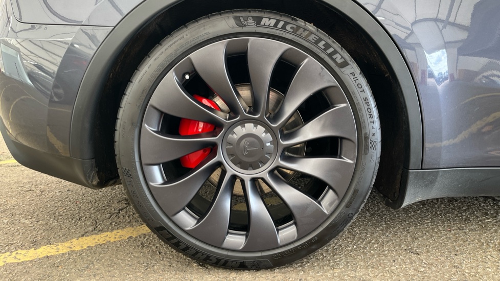 TESLA MODEL Y Image 19