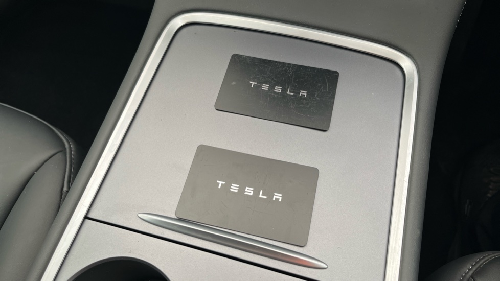 TESLA MODEL Y 2 keys available