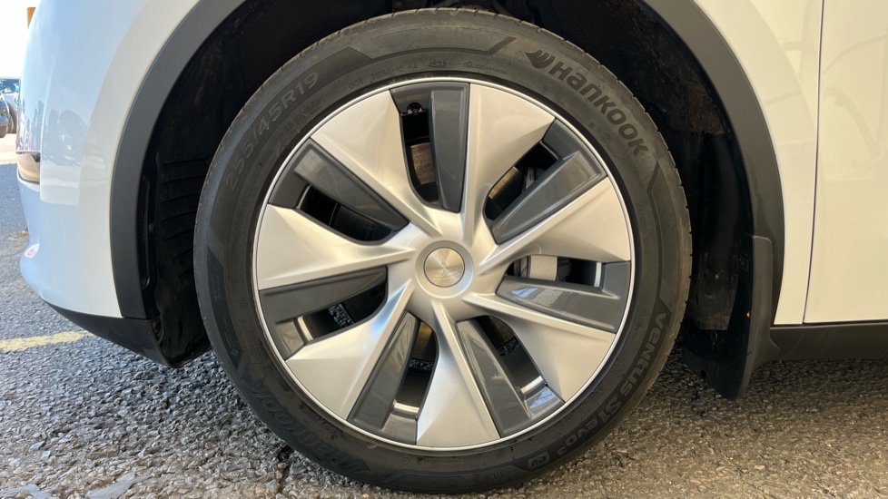 TESLA MODEL Y Image 17