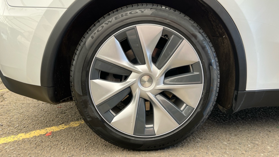 TESLA MODEL Y Image 19