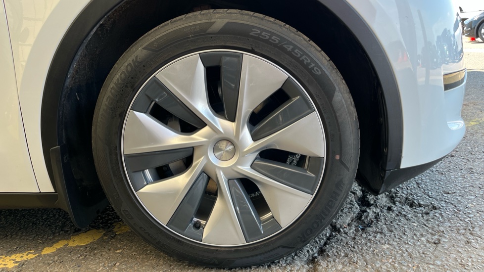 TESLA MODEL Y Image 20