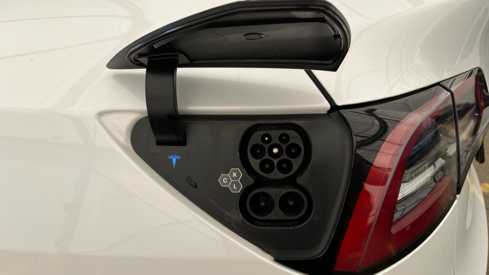 TESLA MODEL Y Image 21