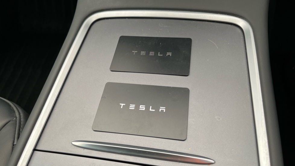 TESLA MODEL Y 2 keys available