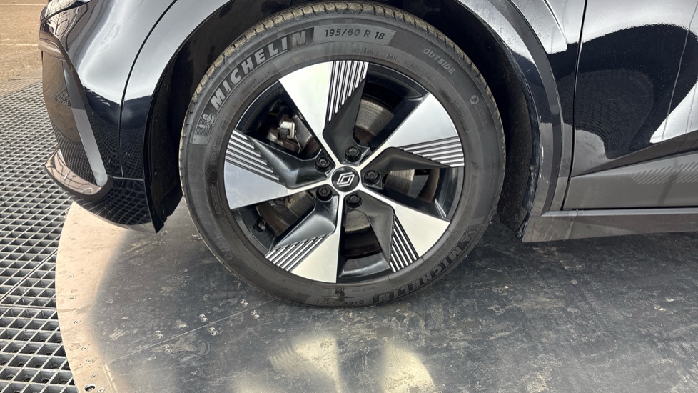 RENAULT MEGANE E-TECH Image 17