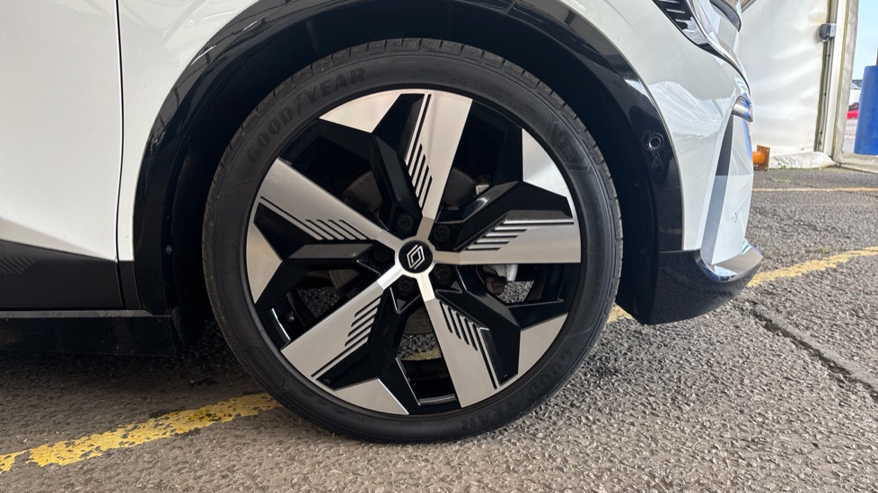 RENAULT MEGANE E-TECH Image 20