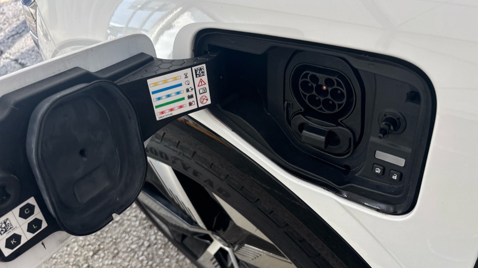 RENAULT MEGANE E-TECH Image 21