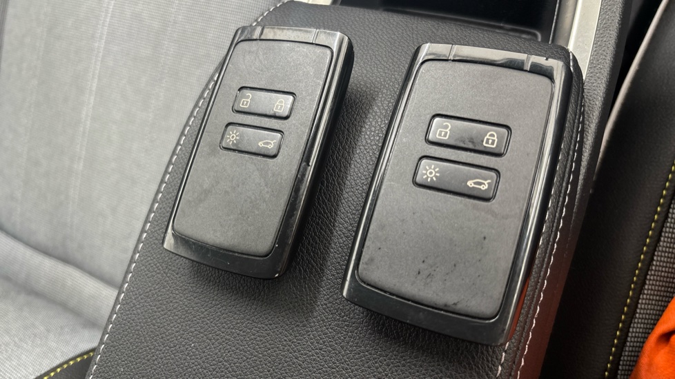 RENAULT MEGANE E-TECH 2 keys