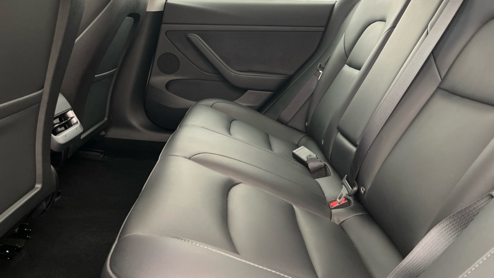 TESLA MODEL 3 Image 14