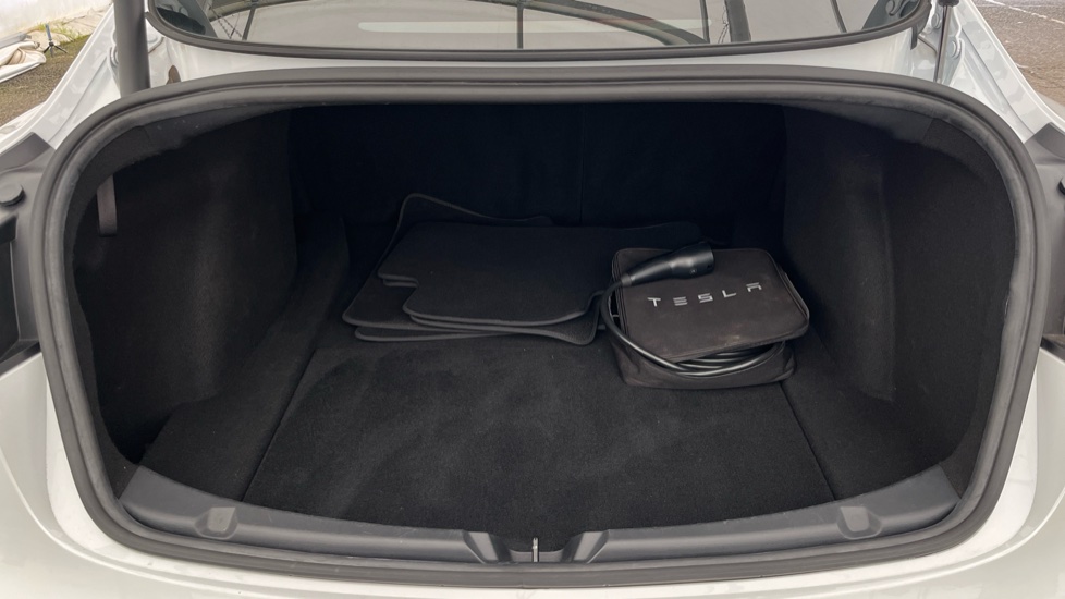 TESLA MODEL 3 Image 15