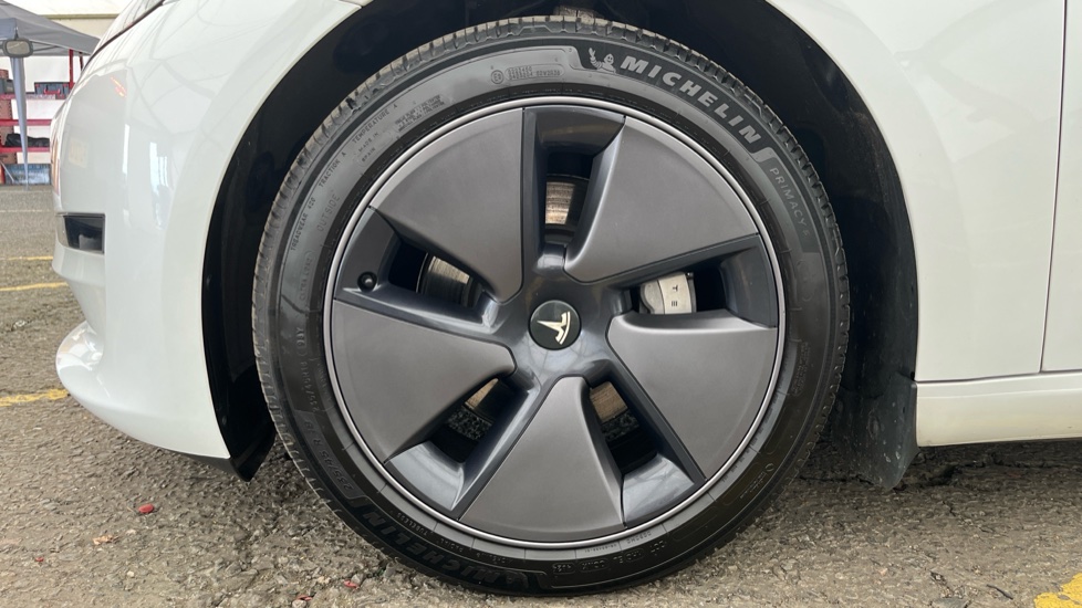 TESLA MODEL 3 Image 17