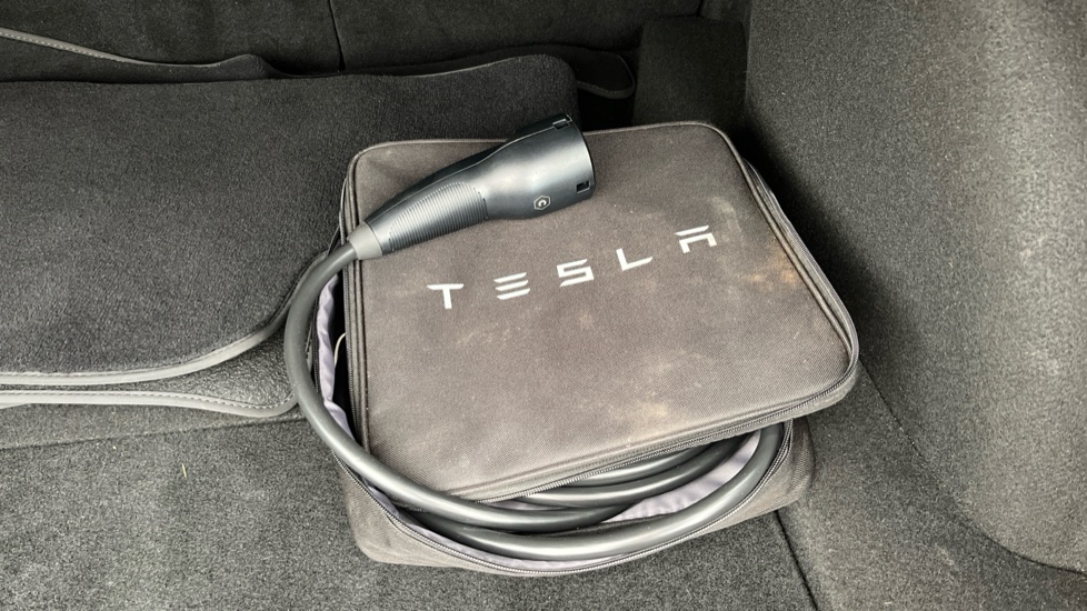 TESLA MODEL 3 Image 22
