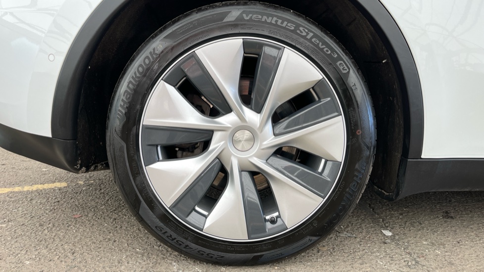 TESLA MODEL Y Image 19