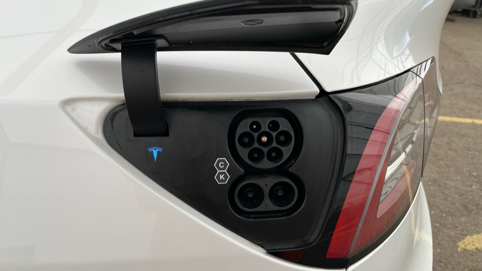 TESLA MODEL Y Image 21