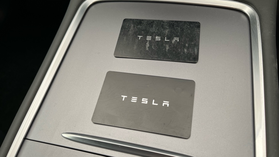 TESLA MODEL Y 2 keys available