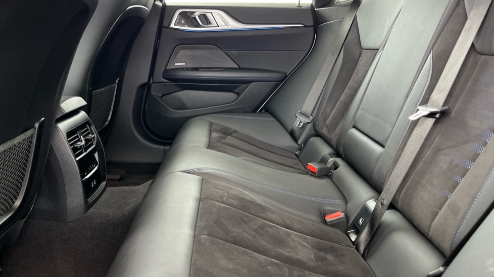 BMW I4 Image 14