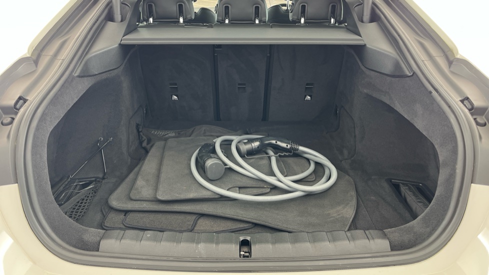 BMW I4 Image 15