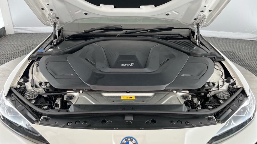 BMW I4 Image 16