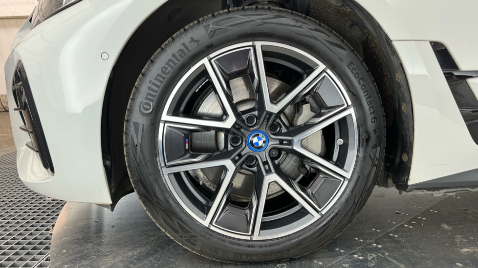 BMW I4 Image 17