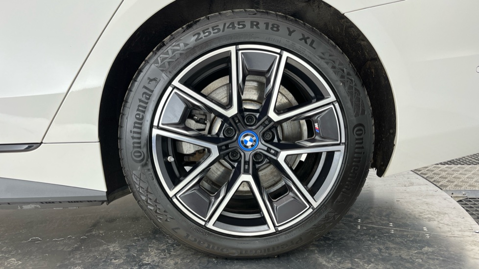 BMW I4 Image 18
