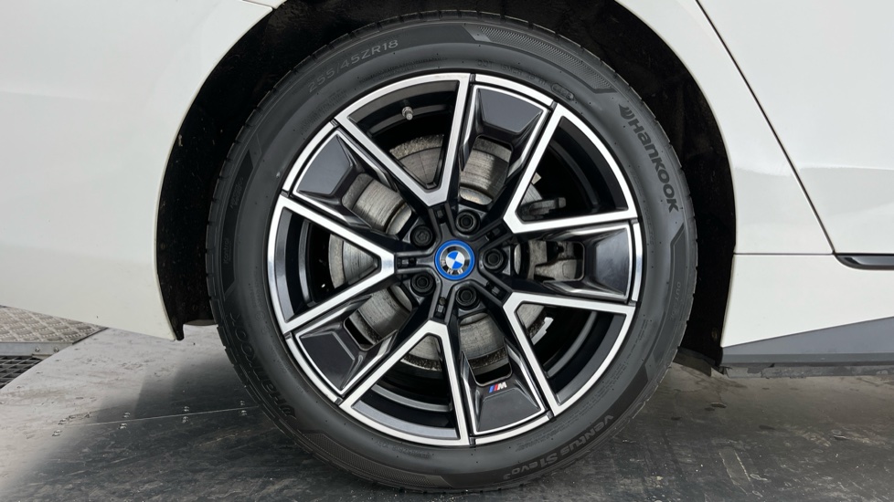 BMW I4 Image 19