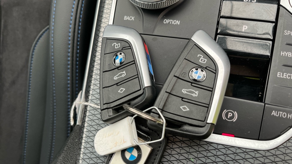 BMW 3 SERIES two keys