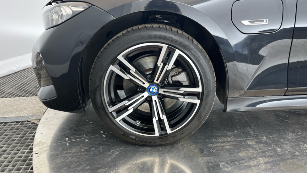 BMW 3 SERIES Image 17