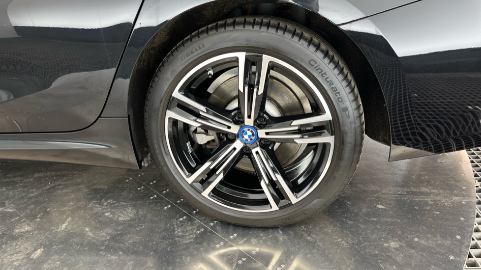 BMW 3 SERIES Image 18