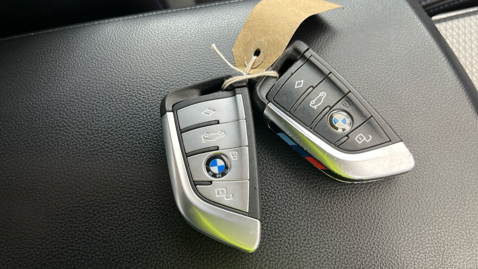 BMW 3 SERIES two keys