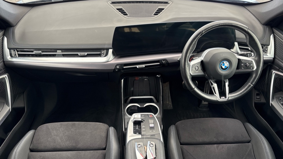 BMW iX1 Image 11