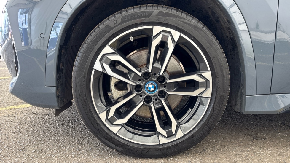 BMW iX1 Image 17