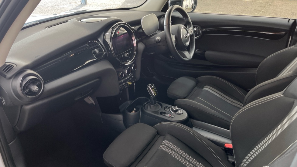 MINI HATCHBACK Image 10
