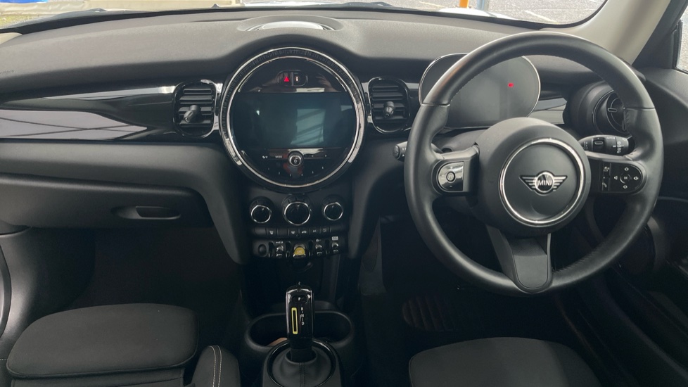 MINI HATCHBACK Image 11