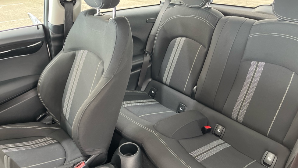 MINI HATCHBACK Image 14