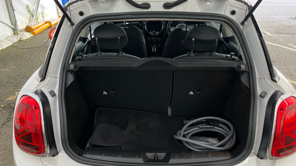 MINI HATCHBACK Image 15