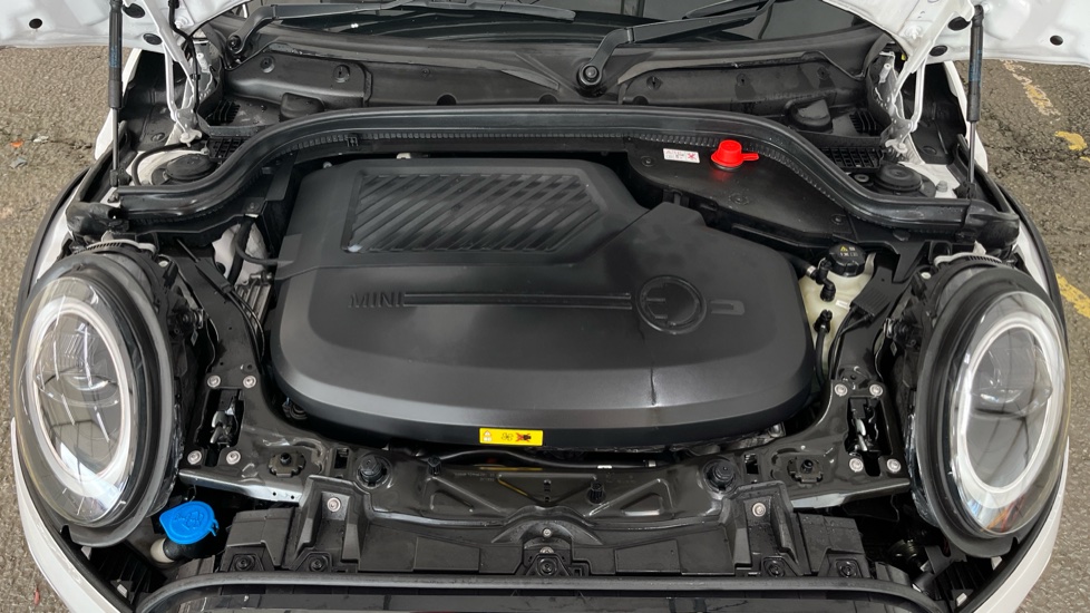 MINI HATCHBACK Image 16