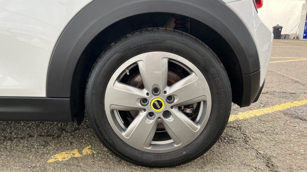 MINI HATCHBACK Image 18