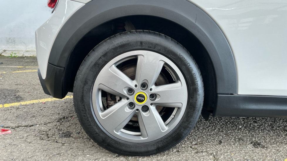 MINI HATCHBACK Image 19