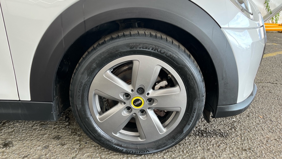 MINI HATCHBACK Image 20